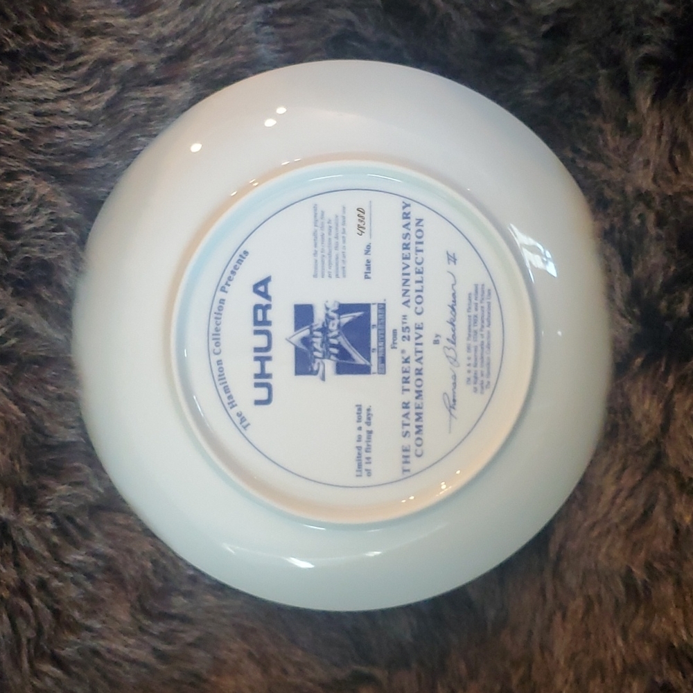 Hamilton Collection Star Trek "UHURA" Plate - Picture 2 of 5